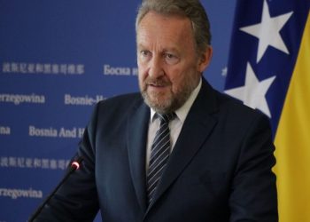 SDA razbio kvorum, nema sjednice: “Prijedlog HDZ-a je nakaradan, Schmidt može slomiti otpore”