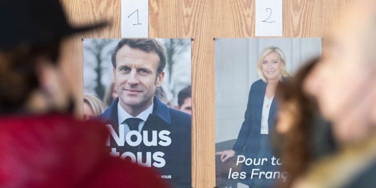 Krenuo drugi krug u Francuskoj, napeta utrka između Macrona i Le Pen