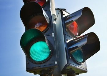 Koliko treba čekati na semaforu s upaljenim zelenim svjetlom da se vozači razbjesne?