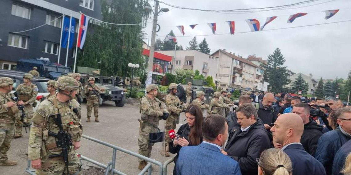 Sukobi prosvjednika i vojnika KFOR-a na sjeveru Kosova, više ozlijeđenih