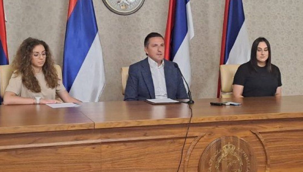 Studentice koje su veličale ratnog zločinca Mladića i negirale genocid u Srebrenici nastavljaju školovanje u Beogradu