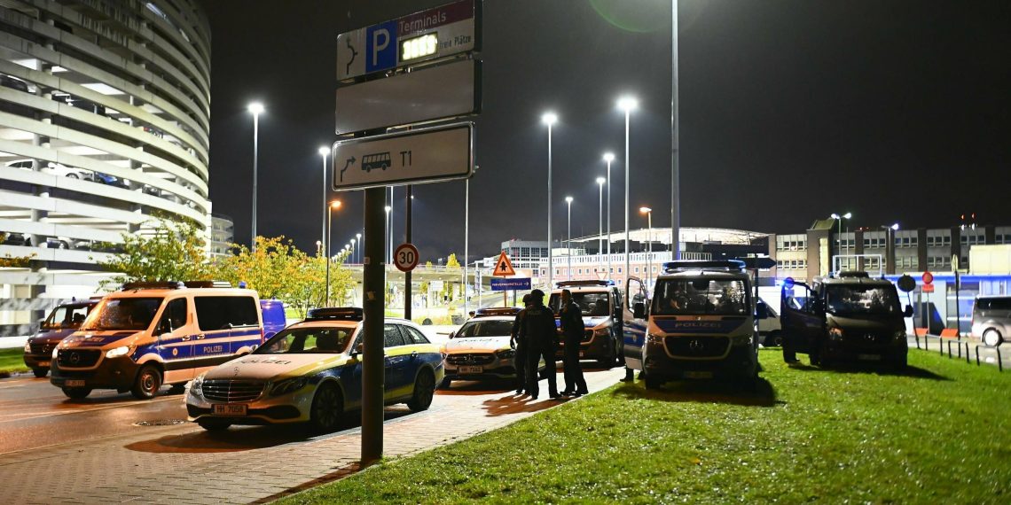 Talačka kriza u Hamburgu. Autom upao na aerodrom i pucao u zrak, s njim je i dijete