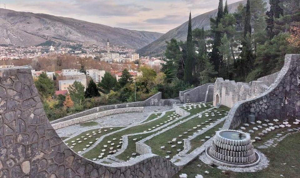 Mostarska policija ne dozvoljava šetnju antifašista do Partizanskog spomen groblja