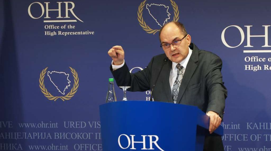 Schmidtovo osiguranje nelegalno unijelo oružje u BiH, kažnjeni granični policajci