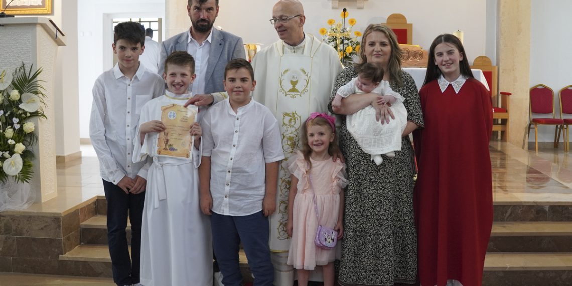 Kršteno šesto dijete u obitelji Zlopaša iz Buhova