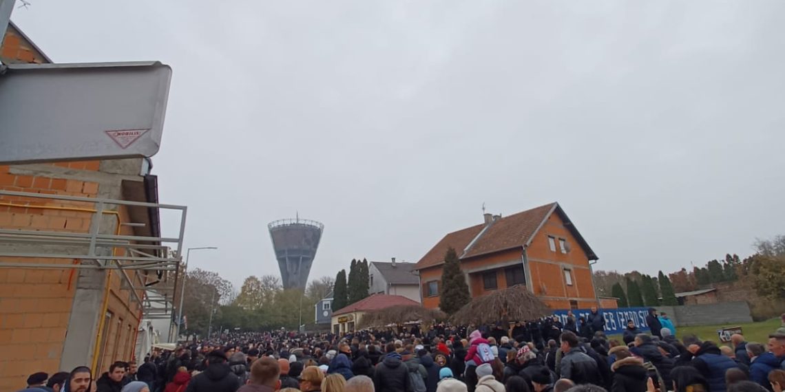 U vukovarskoj Koloni sjećanja oko 120.000 sudionika