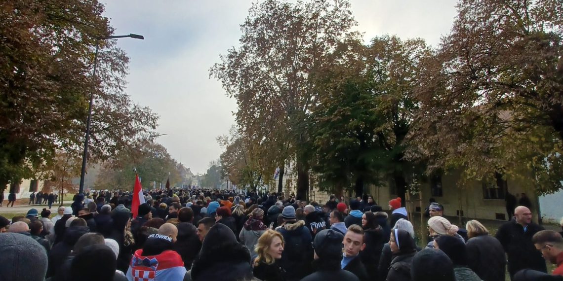 U vukovarskoj Koloni sjećanja oko 120.000 sudionika