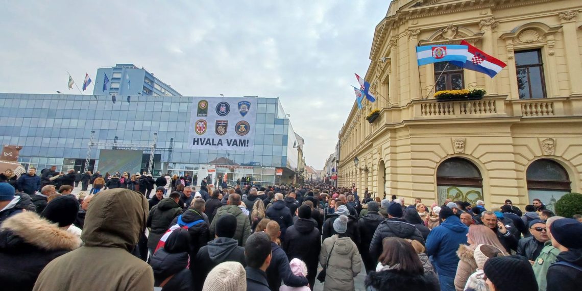 U vukovarskoj Koloni sjećanja oko 120.000 sudionika