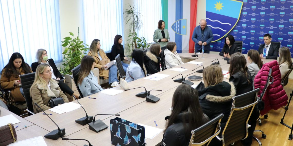Vlada HNŽ potpisala ugovore sa 155 vježbenika